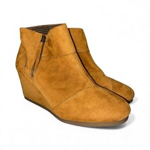 * Attention size 9 M Mustard brown Wedge Ankle Boots